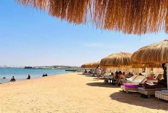 Split 2-bedroom Panorama Sv Wif Near Airport Хургада