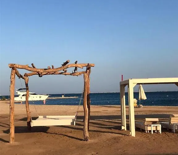 Split 2-bedroom Panorama Sv Wif Near Airport Хургада